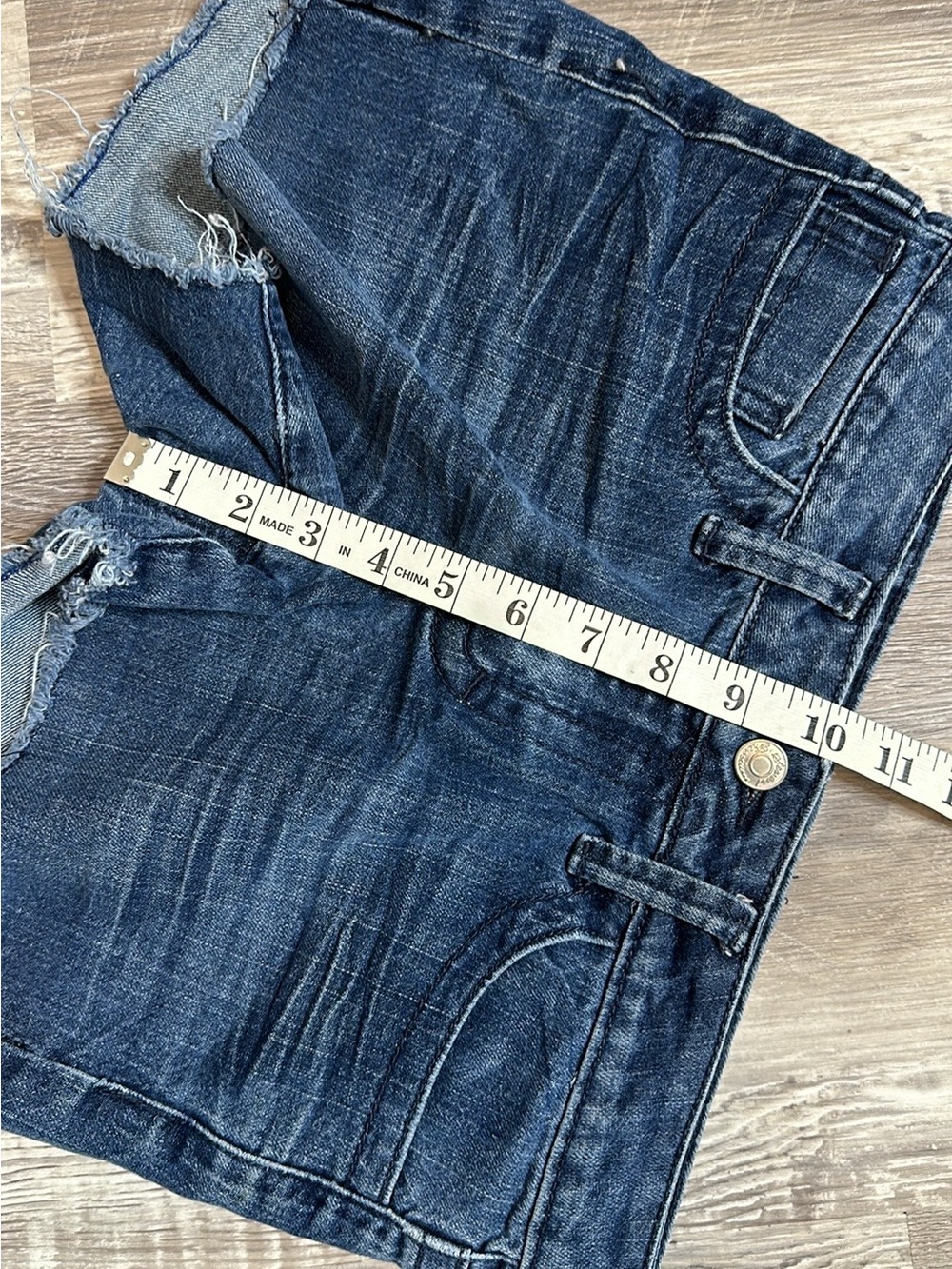 Seven7 Premium Denim Raw Hem Jean Shorts Size 29 Medium Wash (WA-1561) - Picture 5 of 7